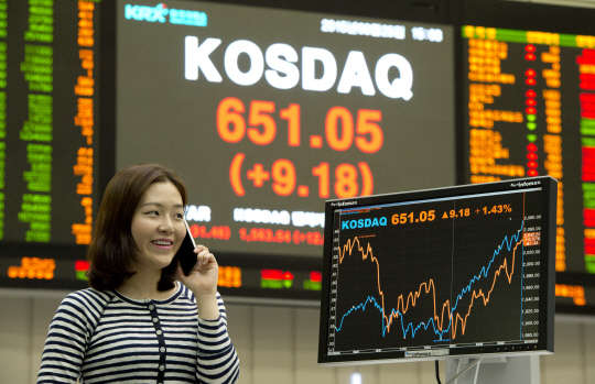 25일 코스닥 지수는 전 거래일보다 9.18 포인트(1.43%) 상승한 651.05에 장을 마감했다. 종가 기준으로 코스닥지수가 마지막으로 650선을 넘은 것은 2008년 6월 2일(651.11)이후 6년9개월만이다. 사진은 이날 서울 여의도 한국거래소 모습.  사진=유동일기자 eddieyou@